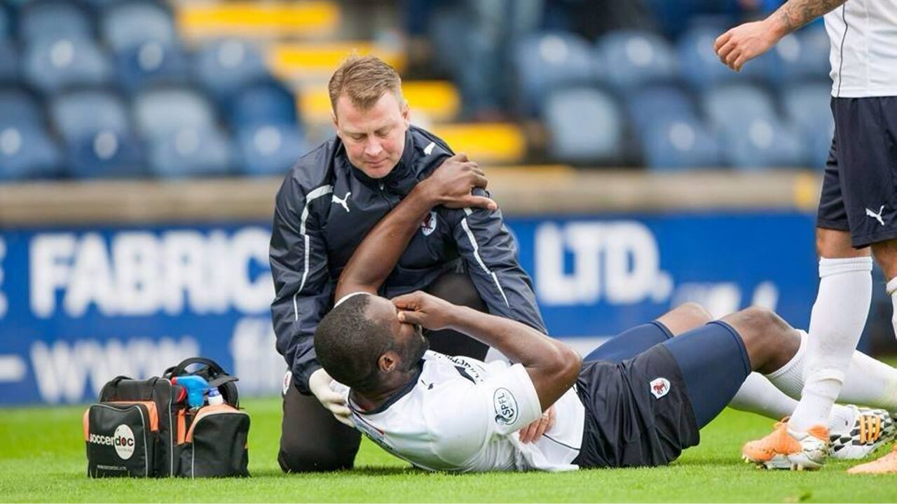 What is a sports physiotherapist? Do <a href=